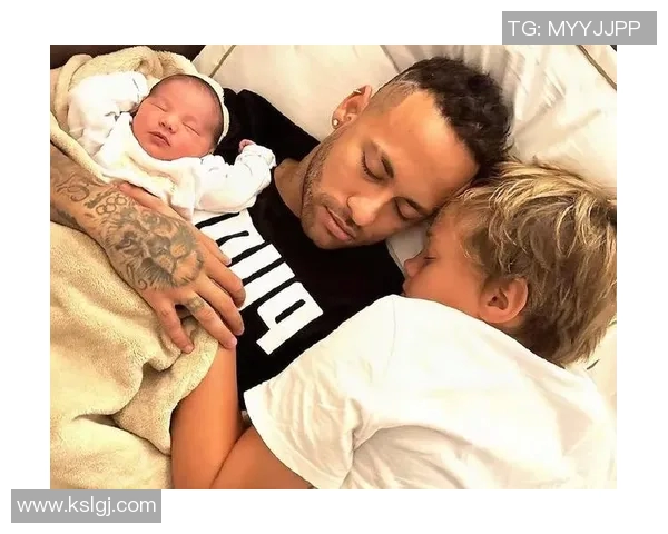 足球明星内马尔与球迷亲密合照展现友好形象与热情互动